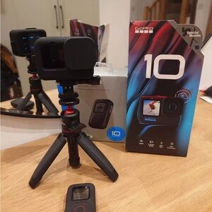 GoPro HERO10 Black with Tripod and Remote